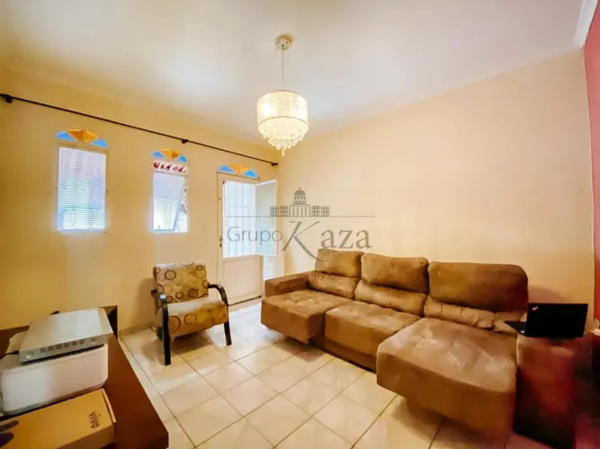 Casa - Parque Santo António - 3 Dormitórios - 100m².