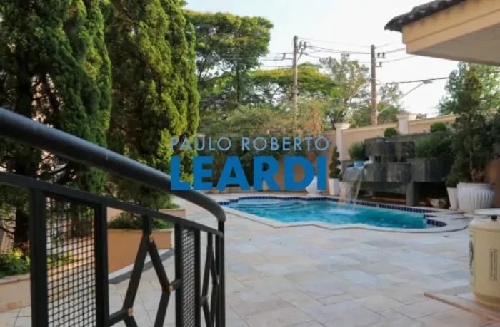 CASA ASSOBRADADA - MORUMBI - SP