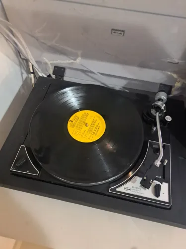 Toca disco Antigo , som completo amplificador e caixas AIKO
