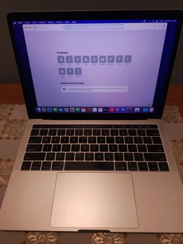 MacBook Pro touch 2017 I5  8g 256Gb 