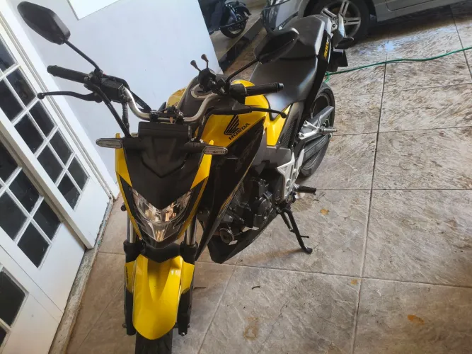 Moto muito nova quase não ando.. pneu nunca nem furou..em em fim a moto é muito nova