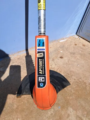 Aparador de grama Tramontina R$120,00