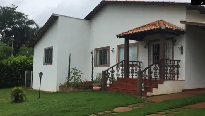 Casa com Piscina em Condomínio, 4 Quartos e 2.800 m² de Terreno em Nova Veneza  GO
