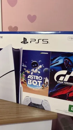 PS5 Slim Com leitor 1Tb + Jogo Astro Bot + Jogo Gran Turismo 7 (lacrado + NF)