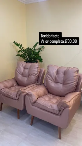 POLTRONA NO TECIDO COURINO