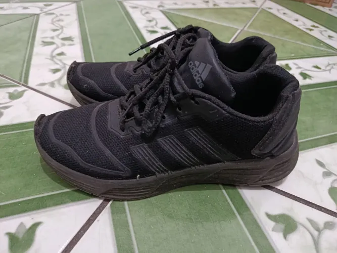 Tênis Adidas