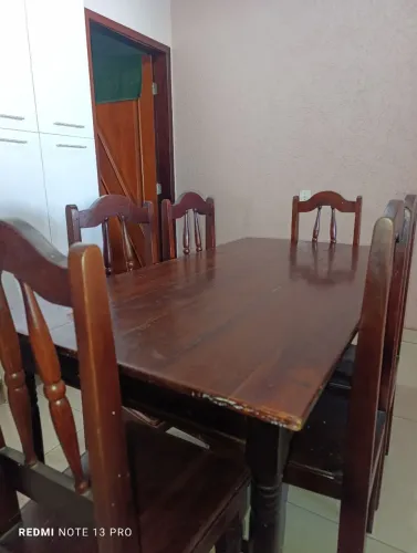 MESA DE MADEIRA MACIÇA. antiga