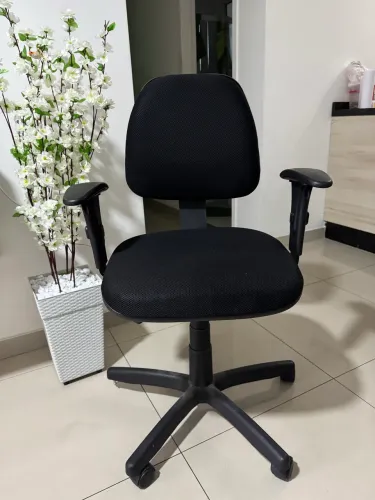 Cadeira de Escritório Ergonômica com Regulagem de Altura - Ótimo Estado