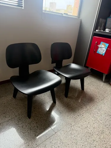 Cadeira Charles Eames LCW Preta