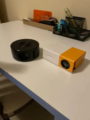 Projetores portáteis 2 por 100 reais