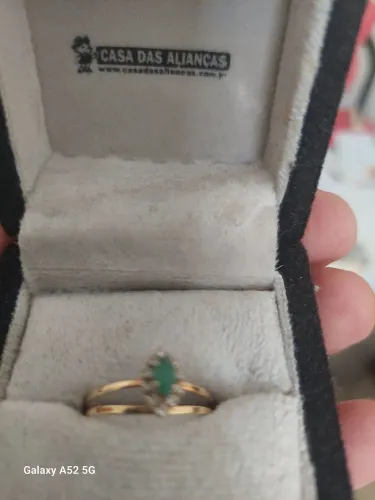 Anel de formatura novinho sem uso pedra verde e branca 