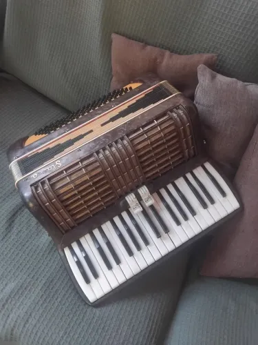 Acordeon Slavia 80 baixos