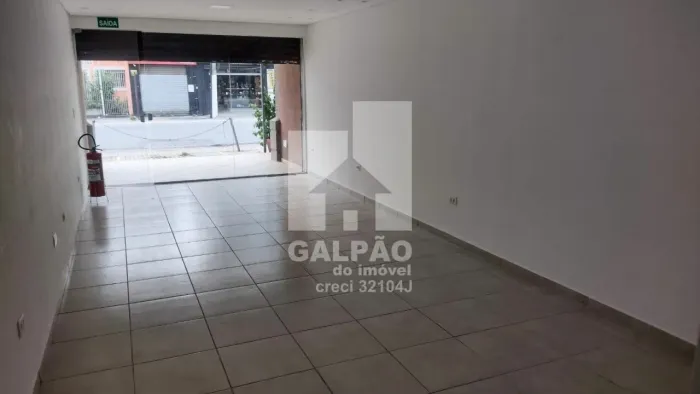 LOJA EM BOULEVAR DE LOJAS COM DIVERSAS ATIVIDADES, RUA DE GRANDE MOVIMENTO, DUAS VAGAS