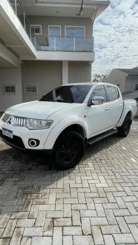 Mitsubishi L200 Triton HPE 3.2 CD TB Int.diesel AUT 2013