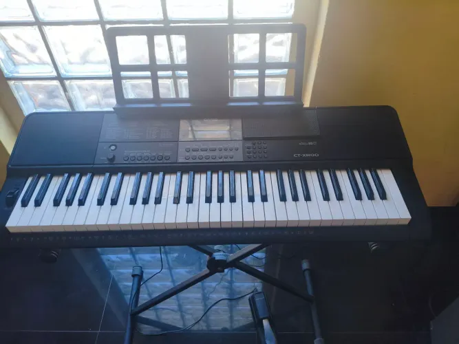 Teclado Casio ctx800 , com suporte e pedal , pouquíssimo tempo de uso