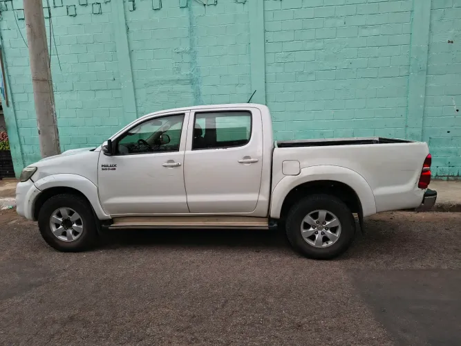 Toyota Hilux CD SRV D4-d 4X4 3.0 TDI Diesel AUT 2012