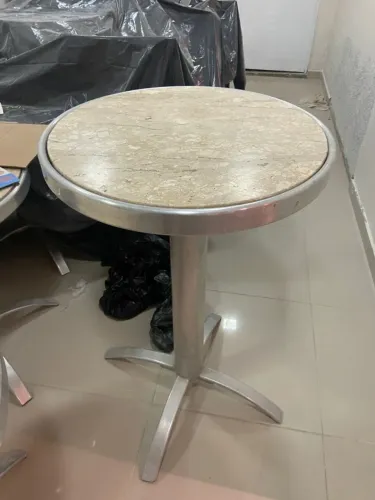 MESA BARISTA LANCHONETE ALUMINIO COM TAMPAO MARMORE TRAVERTINO