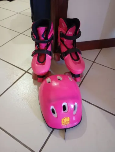 Vendo este patinete pouco usado,acompanha capacete de proteção. Tam: 34 a 40 .