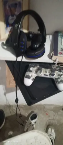 Vendo e troco ps4 dois controles novo nunca foi aberto com jogos físico e digital