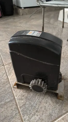 Motor de Portão Automático com Controle Remoto