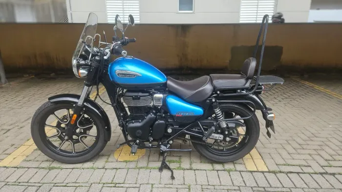 ?Royal Enfield Meteor 350 - Equipada (Parabrisa, Sissy Bar e Malas Laterais) - Impecável