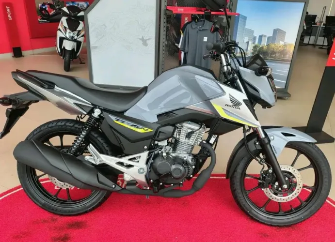 Titan com entrada a parte de R$ 4.000,00