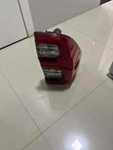 Farol traseiro da Hilux