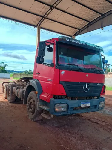 Vendo Cavalo Mecânico MB 2831 ano 2010, cubo redutor. CEL * Valor - 180.000