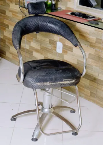 Cadeira de barbeiro. Venda ou troca.