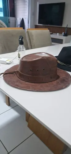 Chapéu de couro estilo vaqueiro e cowboy