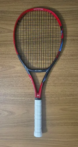 Raquete YONEX VCORE 98 SCARLET L3