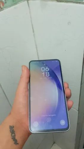 Vendo um Samsung novinho , sem nenhum trincado funcionando perfeitamente