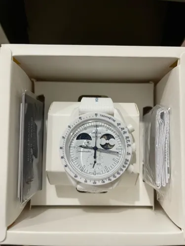 Omega moonswatch