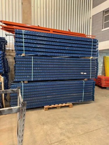Porta palete usado - Montante de 3m e longarinas com 2,30m, em ótimo estado. Oportunidade.