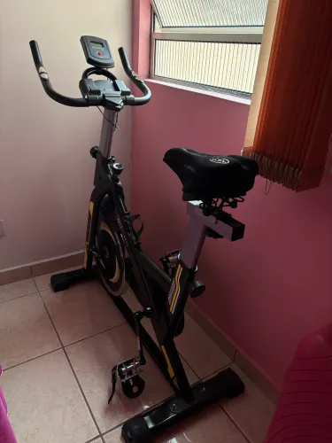 Bicicleta de spinning 13kg WCT Fitness