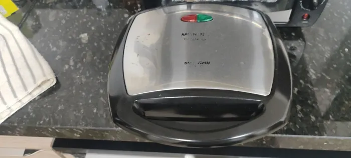 GRILL ELÉTRICO SANDUICHEIRA