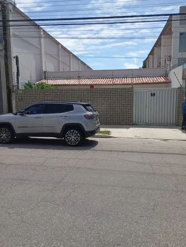 Casa com excelente localização para comércio.
