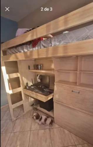 Cama suspensão com escrivaninha