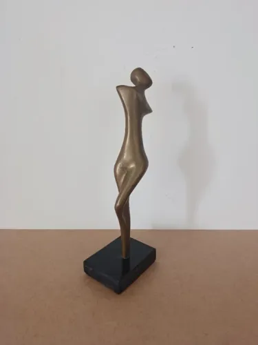 Escultura em bronze maciço - 26 cm de altura