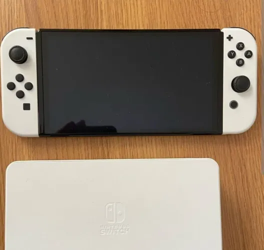 Nintendo Switch Oled pouquíssimo usado.