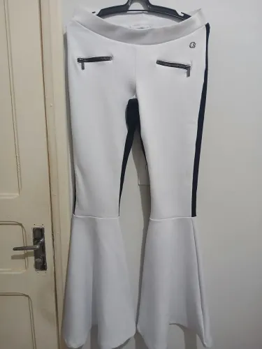 Calça Carmen Steffens Boca de sino.