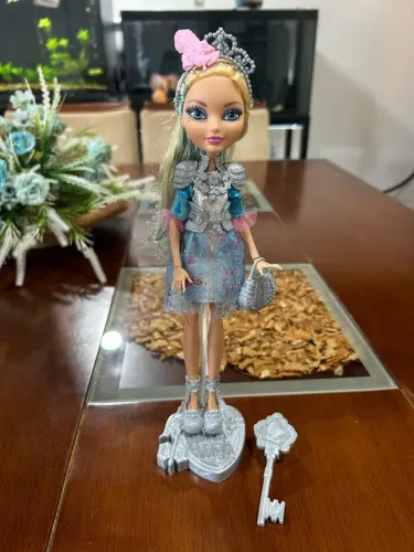 Ever After High Darling Charming básica
