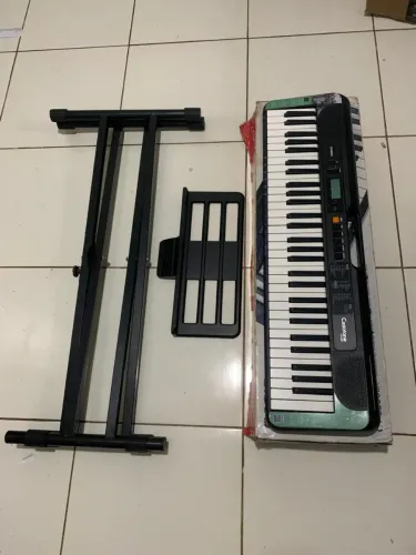 Teclado Casio com Suporte e fonte.