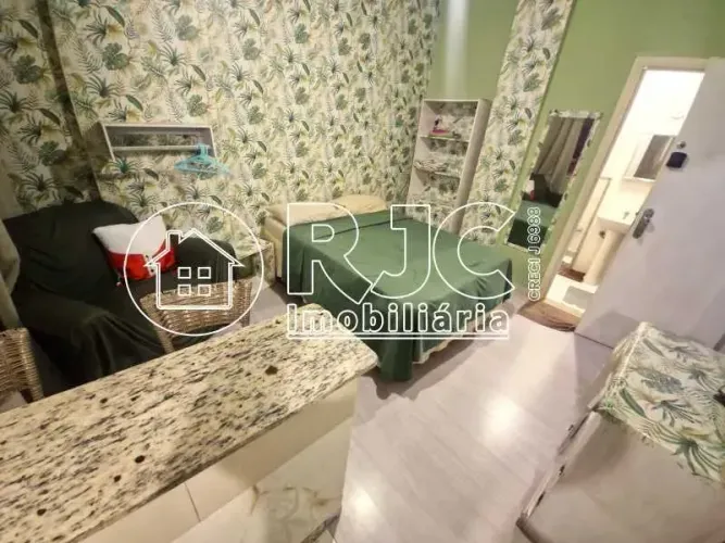 Seu Refúgio no Bairro Mais Famoso do Rio: 29m² com 1 Quarto e Charme de Copacabana."