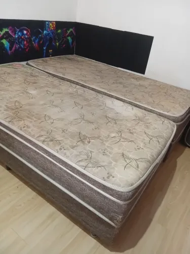 Duas cama box solteiro de molas