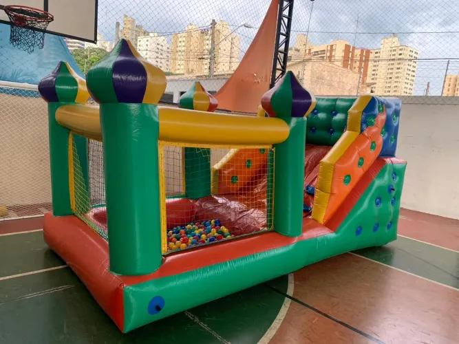 Locação de mesas, cadeiras e brinquedos 