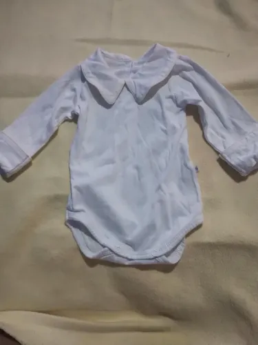 Body branco com detalhes amarelo do desapego da Ana 