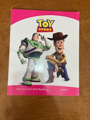 Livros em inglês toy story e monstros S.A