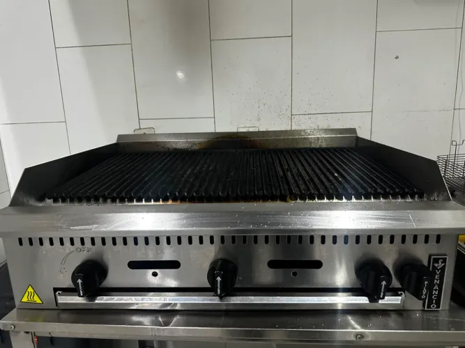 Chapa Grill Charbroiler Gás Venâncio Inox
