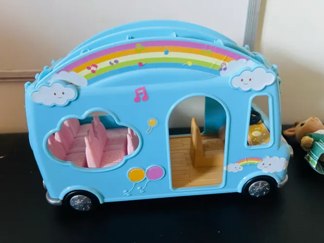 Vendo Sylvanian Families tema Arco-Íris, super lindo e delicado + 4 boneco